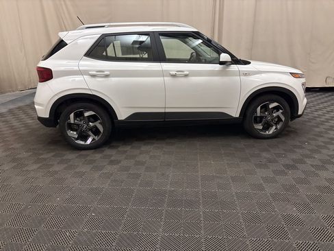 Certified 2025 Hyundai Venue SEL image 4