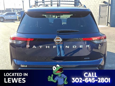 Used 2025 Nissan Pathfinder SV w/ SV Premium Package image 5