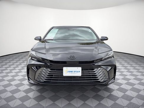 Used 2025 Toyota Camry XLE FWD image 6
