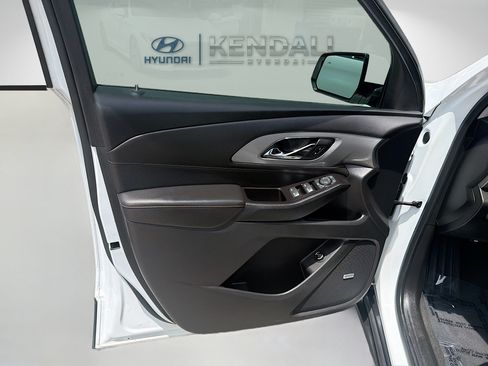 Used 2020 Chevrolet Traverse RS FWD image 17