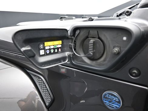 Used 2025 Jeep Wrangler Unlimited Sahara w/ Safety Group AWD/4WD image 28