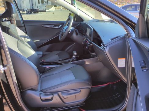 Used 2024 Kia Niro EX Touring image 30