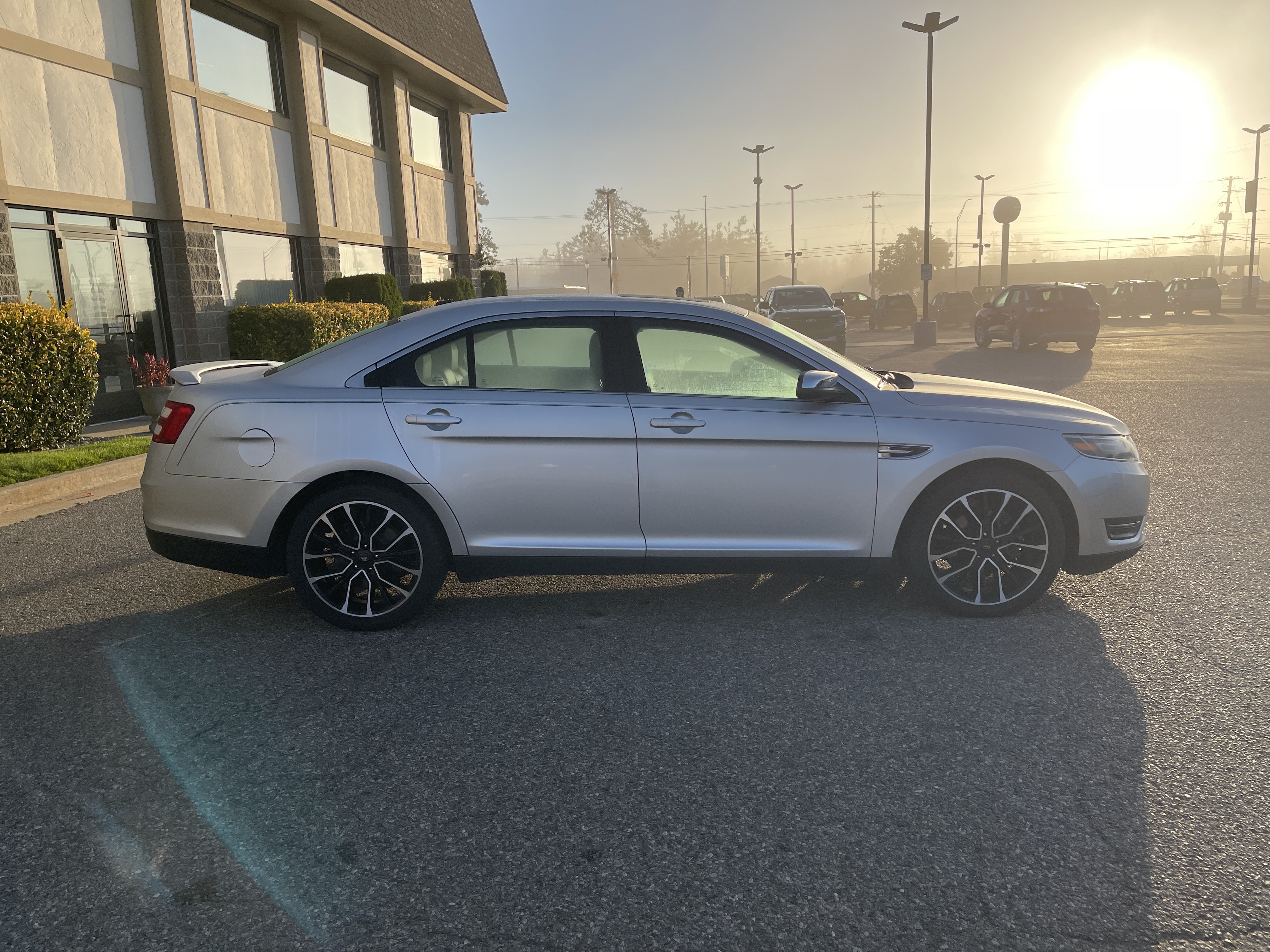 Used 2019 Ford Taurus Limited AWD/4WD image 3