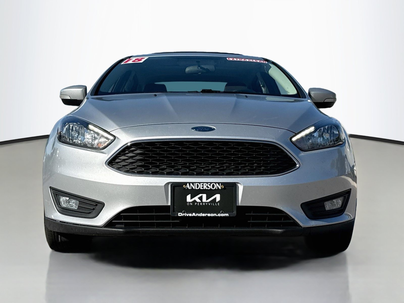 Used 2018 Ford Focus SEL w/ Cold Weather Package FWD image 2