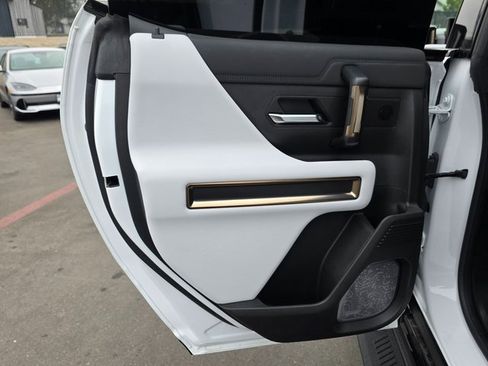 Used 2025 GMC Hummer EV 2X image 24
