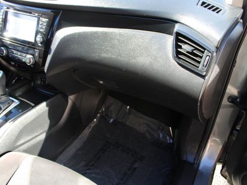 Used 2018 Nissan Rogue Sport SV w/ SV Technology Package image 16