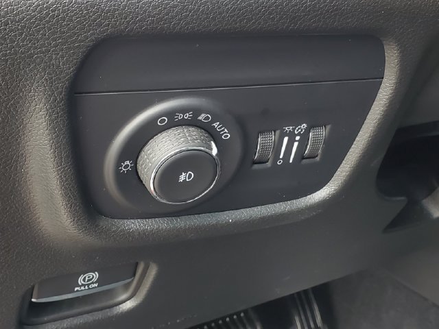 Used 2023 Jeep Grand Cherokee L Limited AWD/4WD image 7