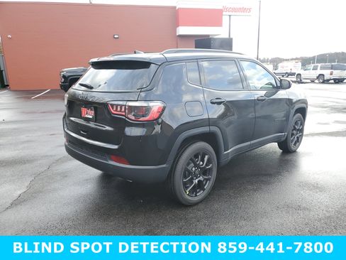 New 2026 Jeep Compass Latitude image 4