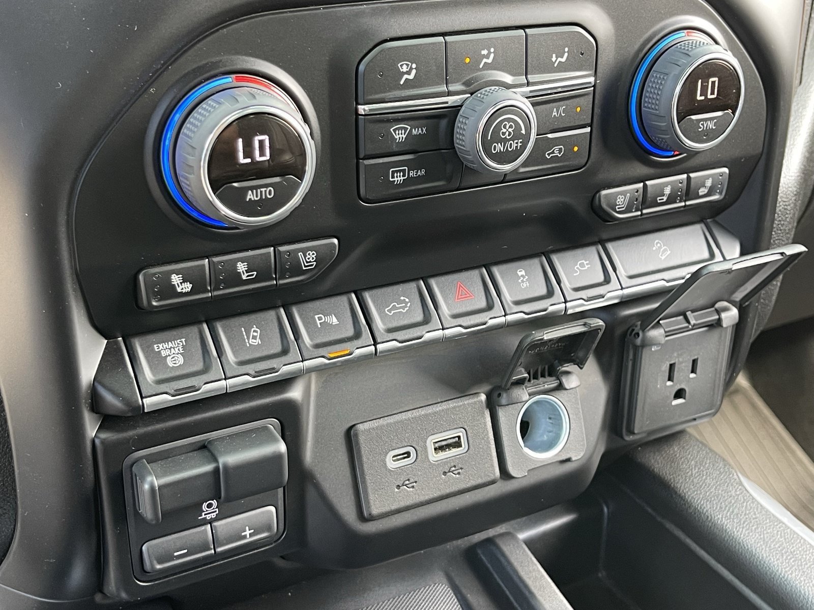 Used 2022 Chevrolet Silverado 2500 High Country w/ Z71 Off-Road Package AWD/4WD image 28