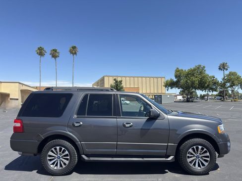 Used 2017 Ford Expedition XLT AWD/4WD image 8