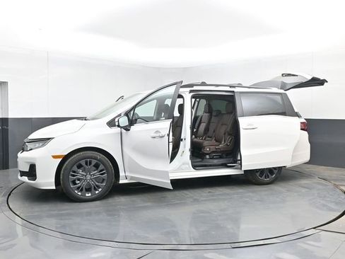 New 2026 Honda Odyssey Touring image 57