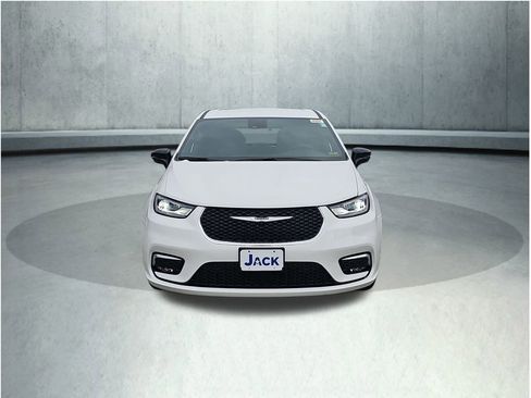 New 2026 Chrysler Pacifica Select image 9