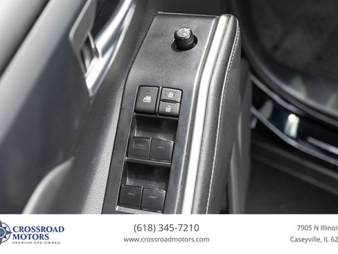 Used 2023 Toyota Highlander XLE AWD/4WD image 19