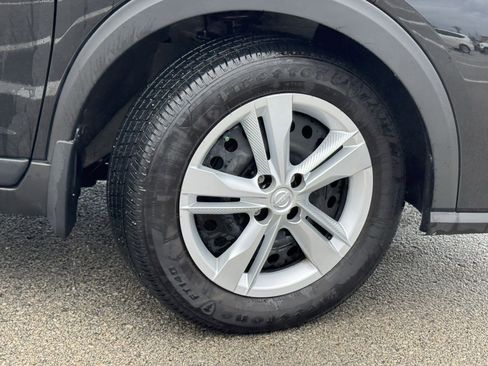 Certified 2025 Nissan Kicks Play S image 36