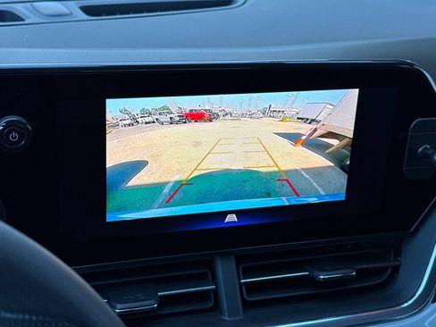 Used 2025 Chevrolet Trax LT FWD image 21