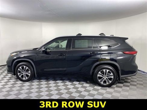 Used 2022 Toyota Highlander XLE image 5