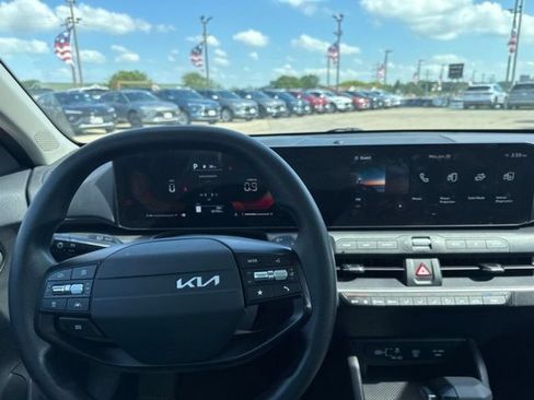 Used 2025 Kia K4 FWD image 18