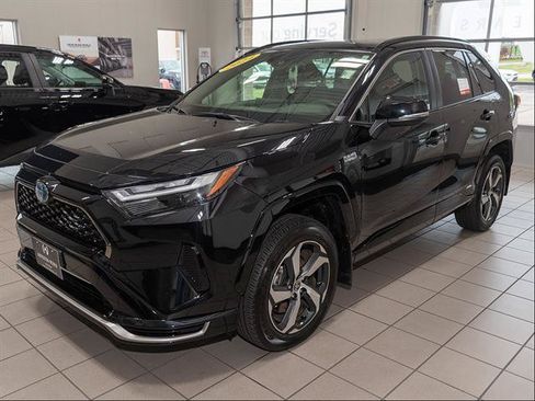 Used 2024 Toyota RAV4 SE w/ Weather & Moonroof Package AWD/4WD image 5
