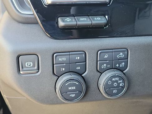 Certified 2025 Chevrolet Silverado 2500 LTZ w/ LTZ Convenience Package AWD/4WD image 31