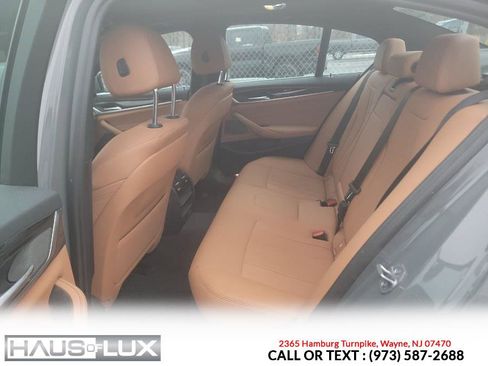 Used 2022 BMW 530i xDrive w/ Premium Package image 3