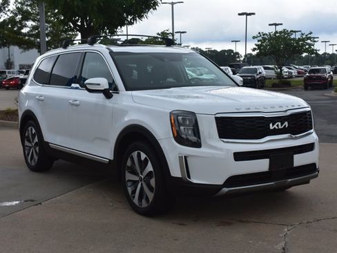 Used 2022 Kia Telluride EX w/ EX Premium Package FWD image 3