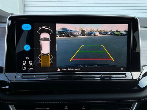 Used 2025 Volkswagen Atlas Cross Sport SE image 33