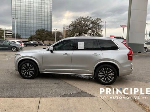 Certified 2022 Volvo XC90 T5 Momentum image 5