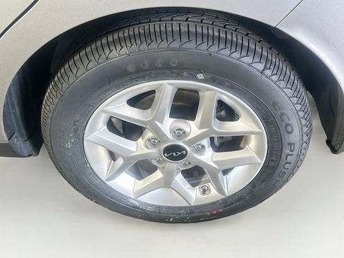 Used 2025 Kia Soul LX w/ LX Technology Package FWD image 11