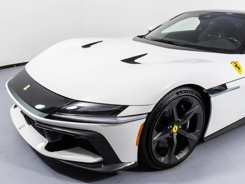 Certified 2025 Ferrari 12Cilindri RWD image 30