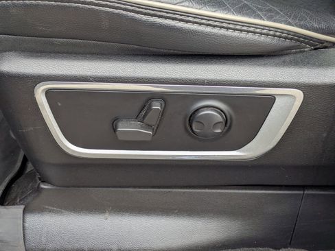 Used 2022 RAM 1500 Laramie AWD/4WD image 13