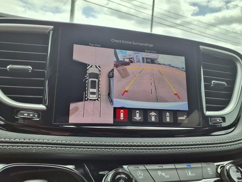 New 2026 Chrysler Pacifica Select w/ S Appearance Package FWD image 5