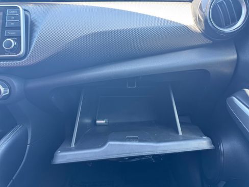 Used 2019 Nissan Kicks SV w/ Exterior Package FWD image 24