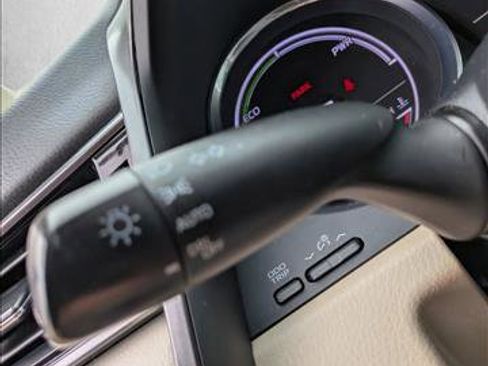 Used 2019 Toyota Camry LE image 12