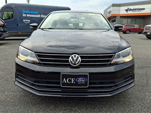 Used 2016 Volkswagen Jetta SE FWD image 2