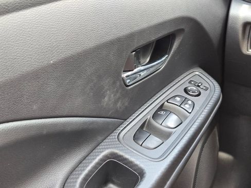Used 2025 Nissan Versa SV w/ Trunk Package FWD image 29