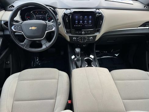 Used 2022 Chevrolet Traverse LT FWD image 3