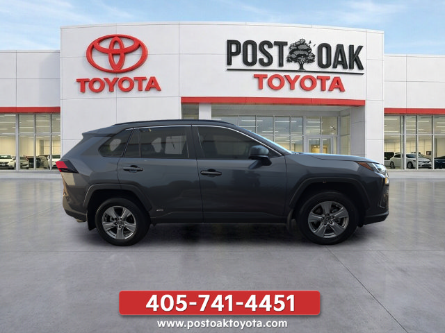 Used 2025 Toyota RAV4 LE AWD/4WD image 9
