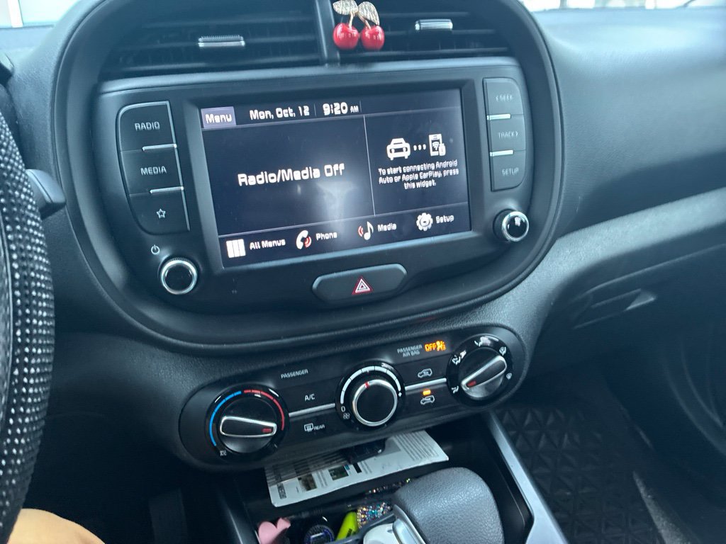 Used 2025 Kia Soul LX FWD image 9