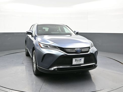 Used 2024 Toyota Venza Limited image 3