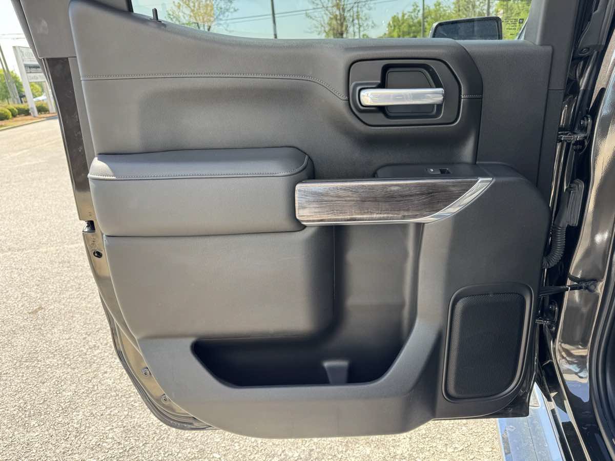 Used 2021 Chevrolet Silverado 1500 LTZ w/ LTZ Convenience Package II AWD/4WD image 29