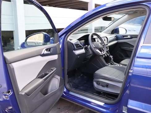 Certified 2023 Volkswagen Taos SE image 12