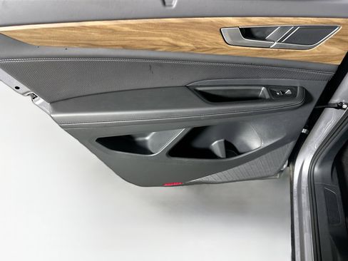 Used 2025 Volkswagen Atlas SE image 26