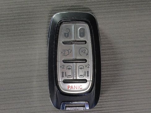 Used 2019 Chrysler Pacifica Touring Plus w/ Tire & Wheel Group FWD image 32