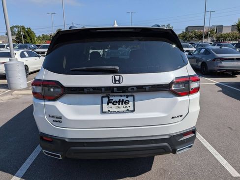 Used 2023 Honda Pilot Elite image 4