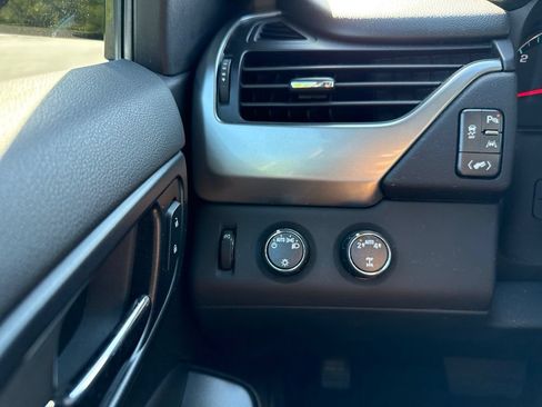 Used 2018 Chevrolet Suburban LT AWD/4WD image 19