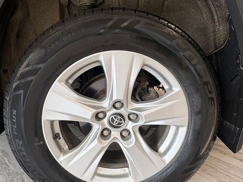 Used 2020 Toyota RAV4 XLE w/ Convenience Package AWD/4WD image 9
