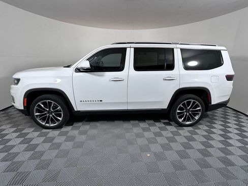 Used 2022 Jeep Wagoneer Series III w/ Premium Group I image 2