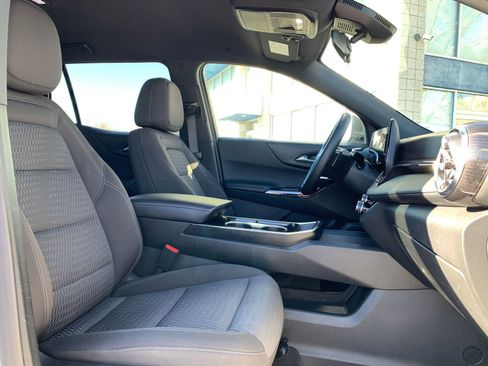 Used 2025 Chevrolet Equinox LT image 35