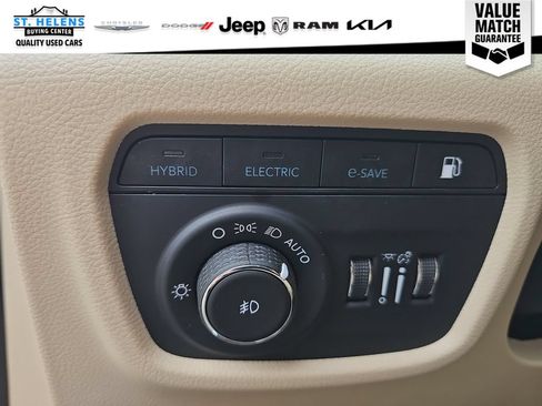 Used 2022 Jeep Grand Cherokee Limited 4xe w/ Luxury Tech Group II AWD/4WD image 17