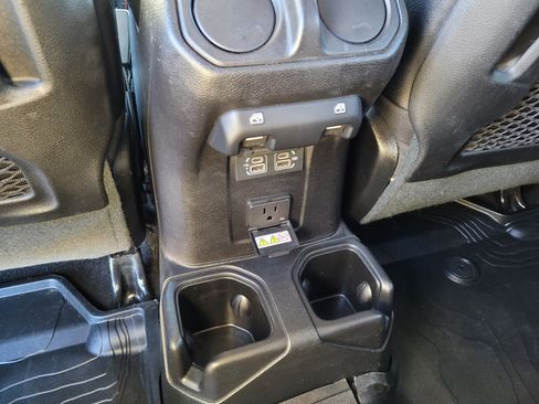 Used 2019 Jeep Wrangler Unlimited Rubicon image 21